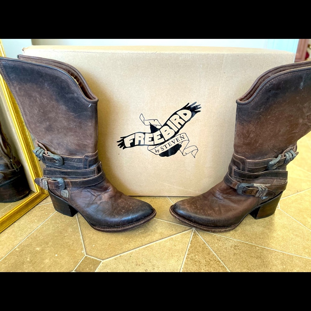 Freebird by Steven Pikes boot in Stone. Sz 7.
